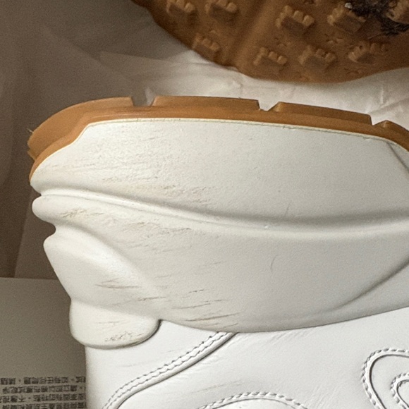 Gucci White Sneakers with Multicolor Logo - Picture 3 of 5